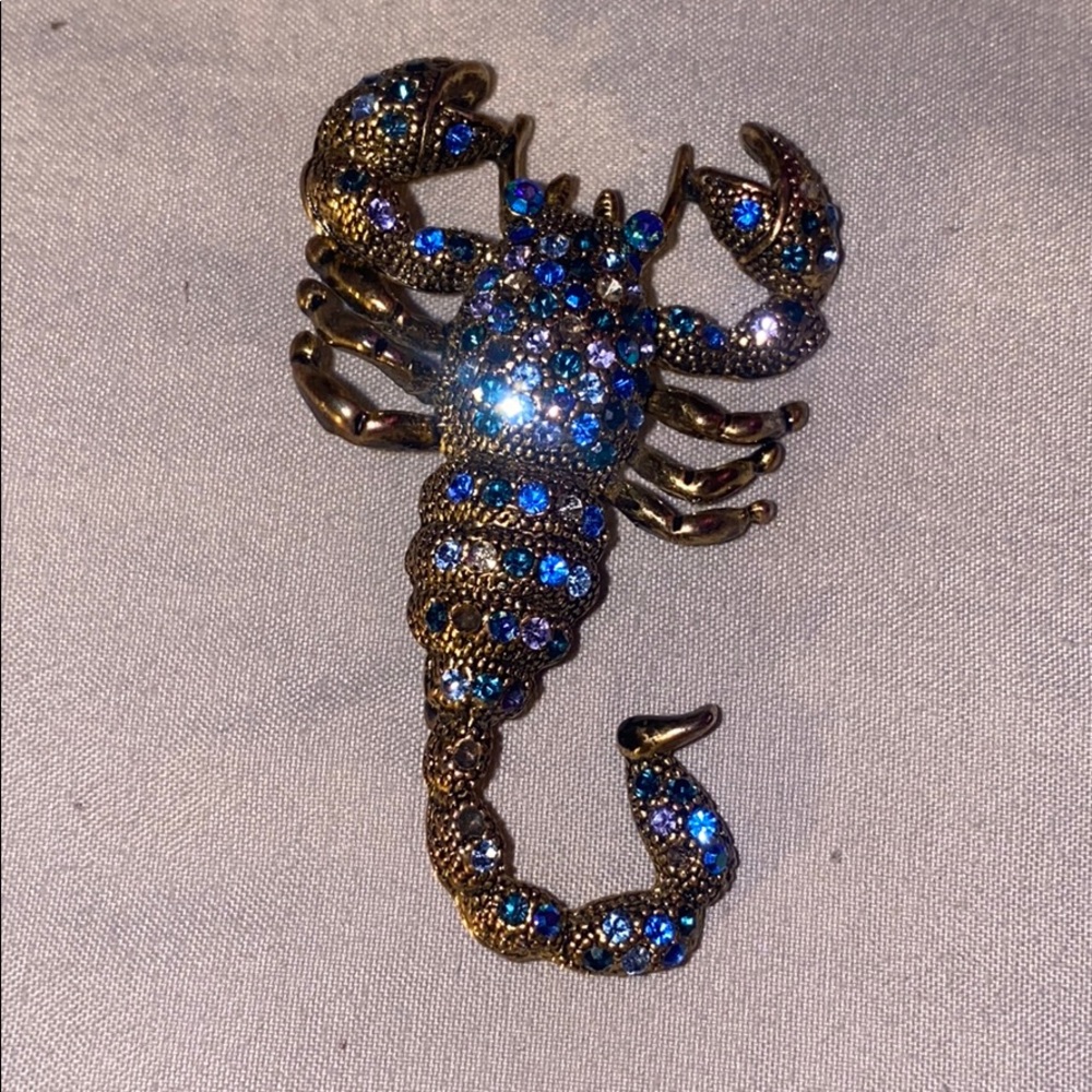 Scorpion pin
